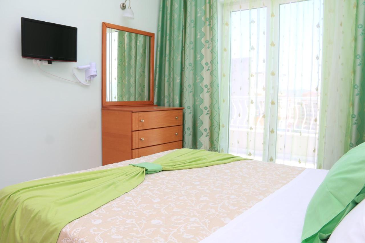 Isabela Apartments Саранда Екстер'єр фото