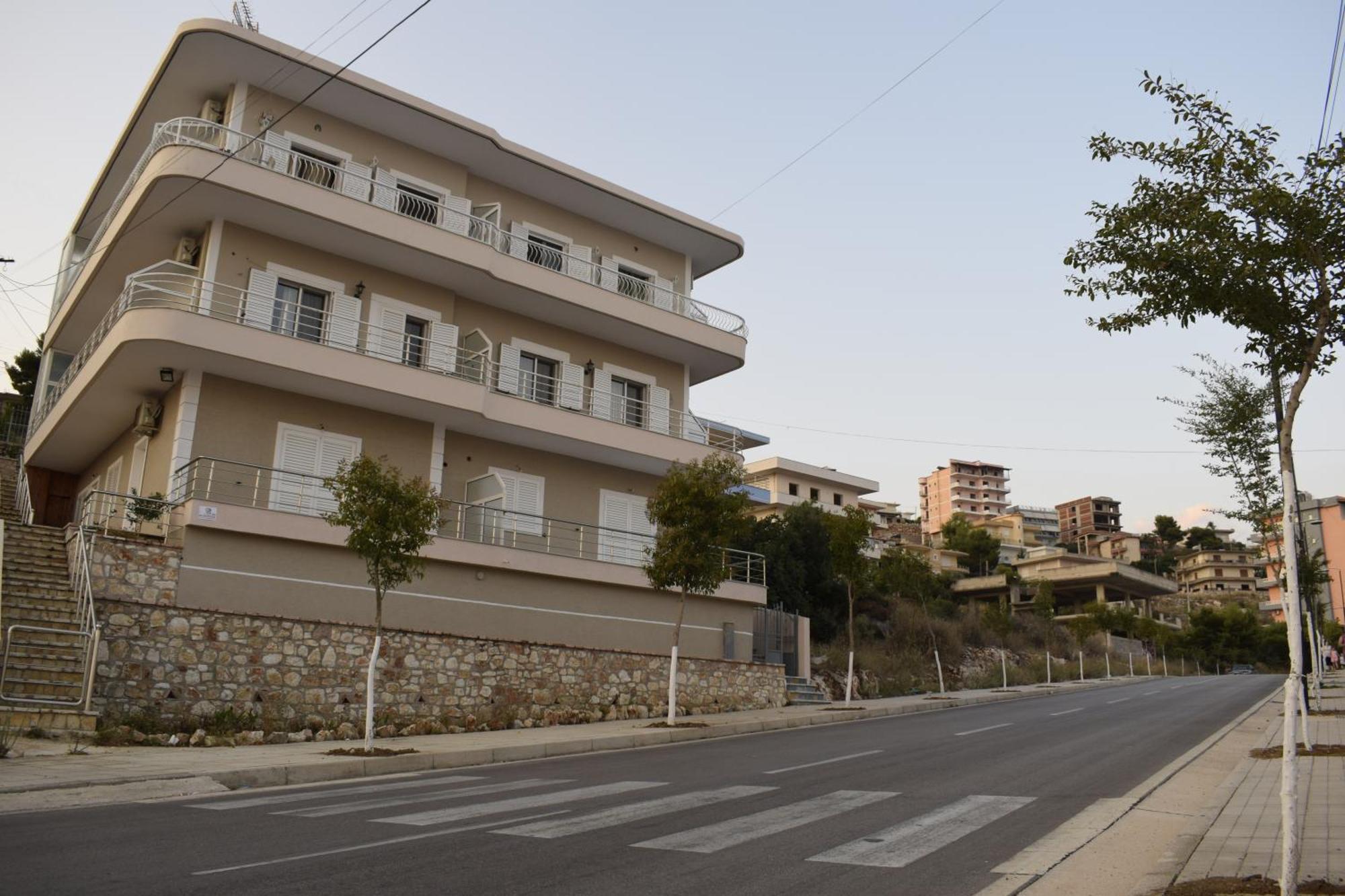 Isabela Apartments Саранда Екстер'єр фото